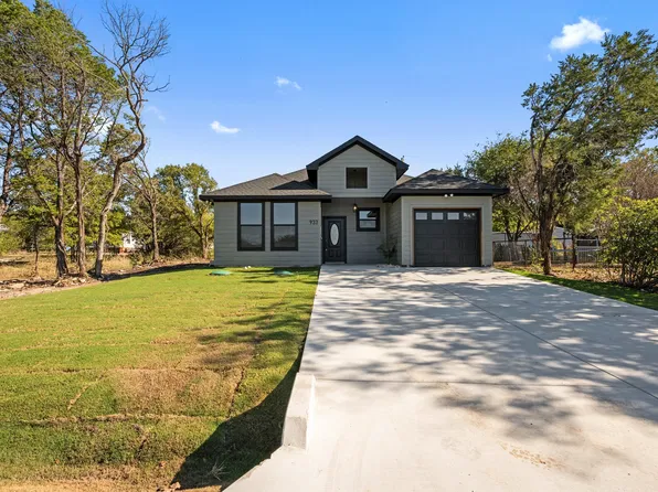 933 Nacogdoches River Dr, Granbury, TX 76048