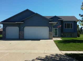 3216 S Harmony Ct, Sioux Falls, SD 57110