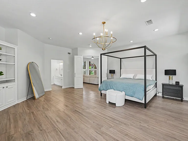 60 La Jolla Cir — Photo 24