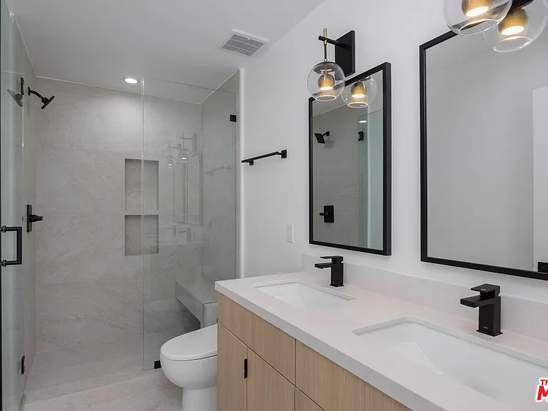 1332 Mohawk St — Photo 8