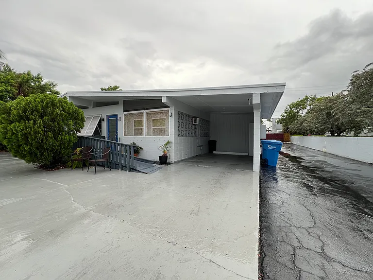 115 S Oak St #6 — Photo 3