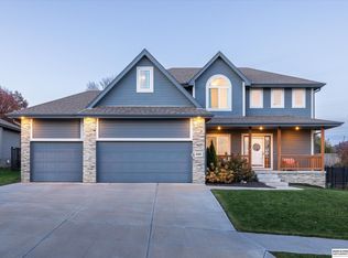 434 Devonshire Dr, Gretna, NE 68028