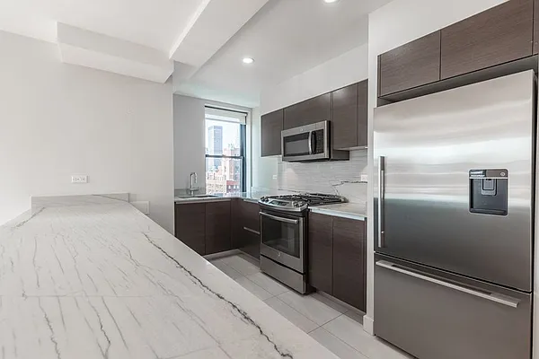 Rented by Stonehenge NYC LLC | media 22