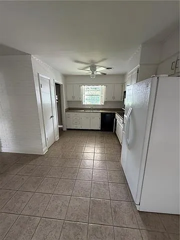 564 Delmar St — Photo 2