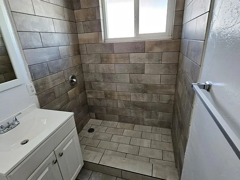 1422 S Casino Center Blvd — Photo 10