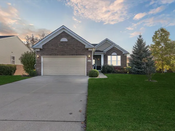 9525 Pine Valley Dr, Grand Blanc, MI 48439