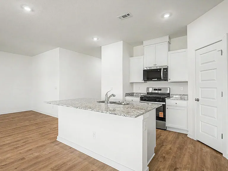 3101 Laredo Ln — Photo 7