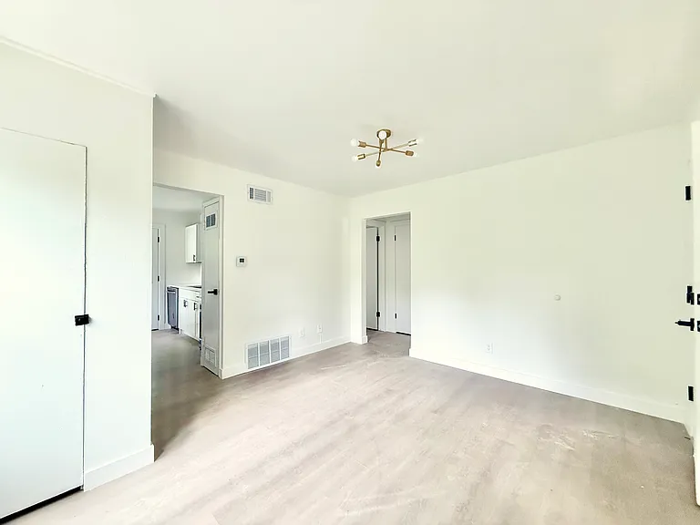 1132 S 33rd St #1 — Photo 5