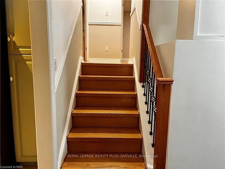 694 Niagara St #UPPER — Photo 10