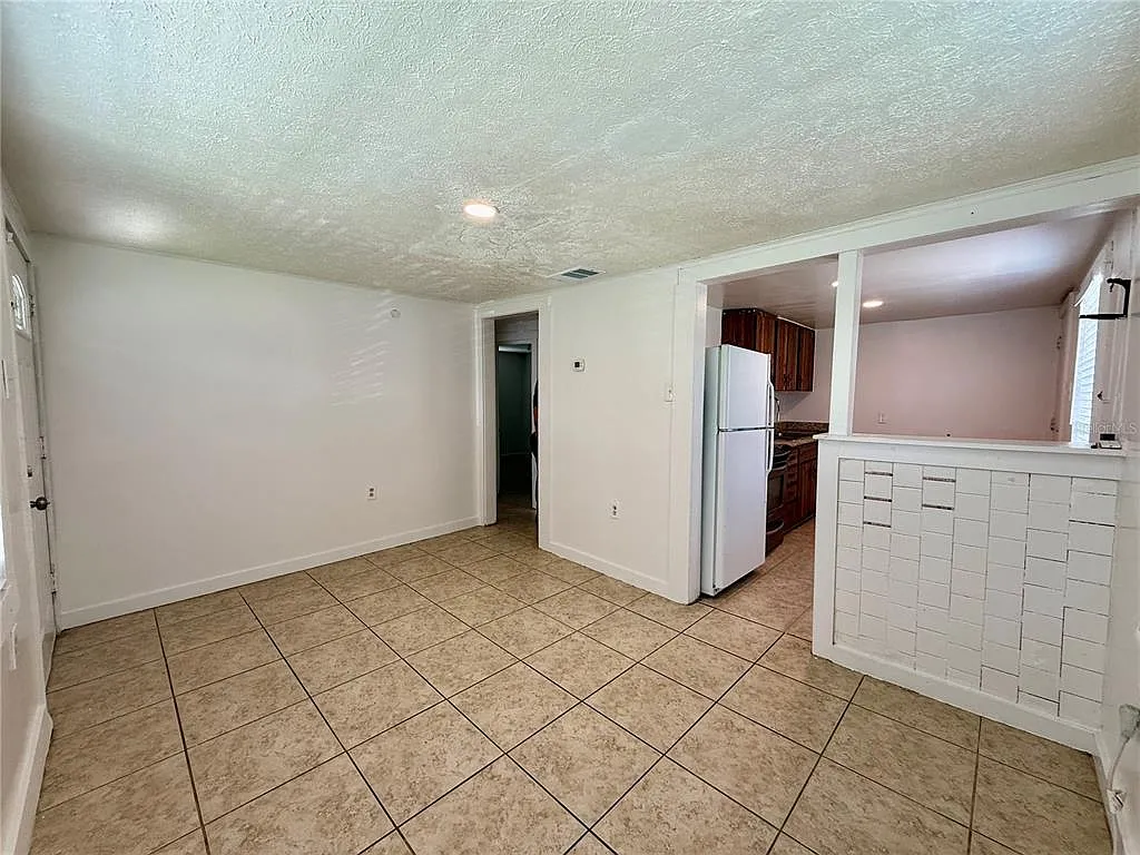 2 bed, 1.0 bath, 796 sqft, $1,600 — Photo 4