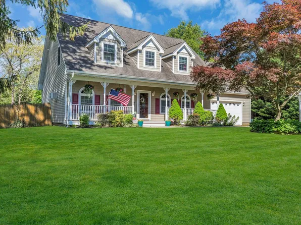 614 Spruce Avenue, Sayville, NY 11782