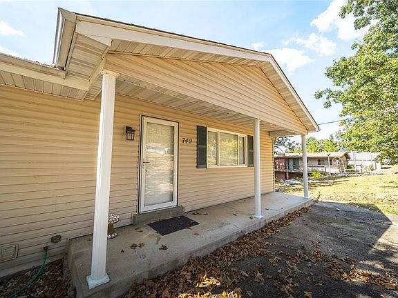 3rd image of 749 Squaw Rd