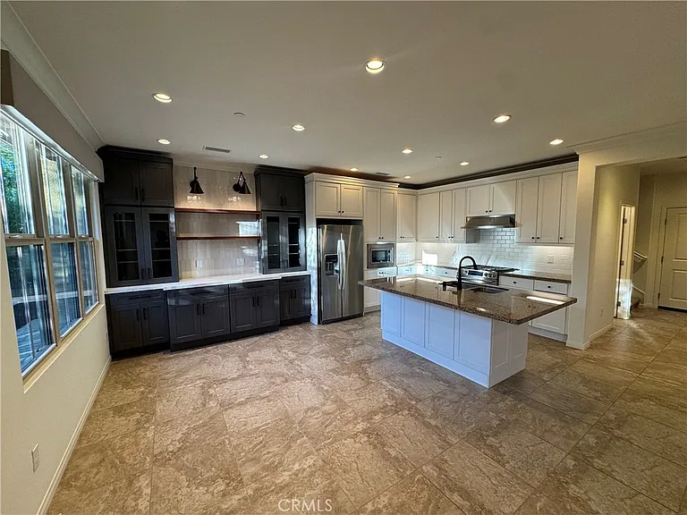 117 Thornhurst — Photo 3