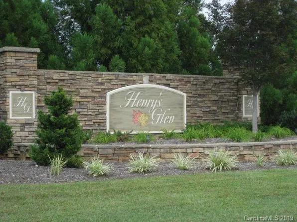 205 Henrys Glen Dr, Morganton, NC 28655