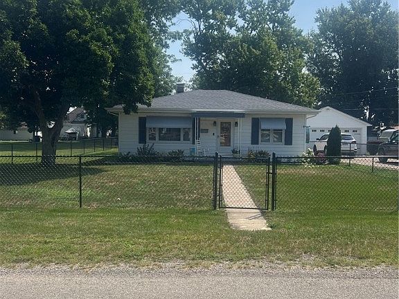 5th image of 916 Shaw Ave
