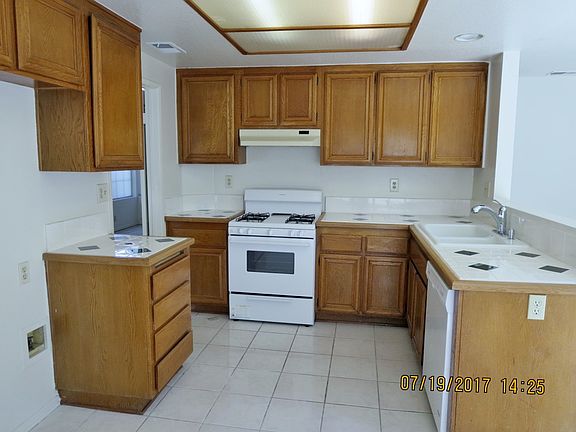 2nd image of 2860 Poplar Dr