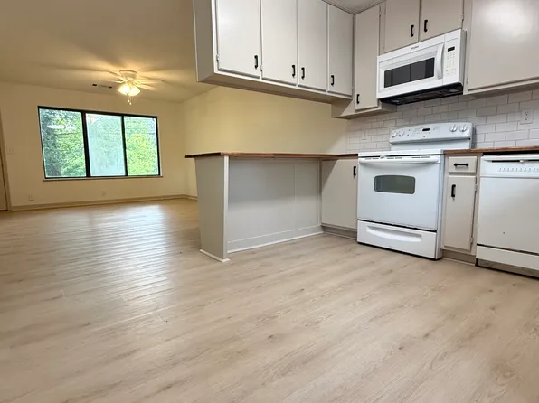 1915 Waldens Edge Way #1915, Signal Mountain, TN 37377