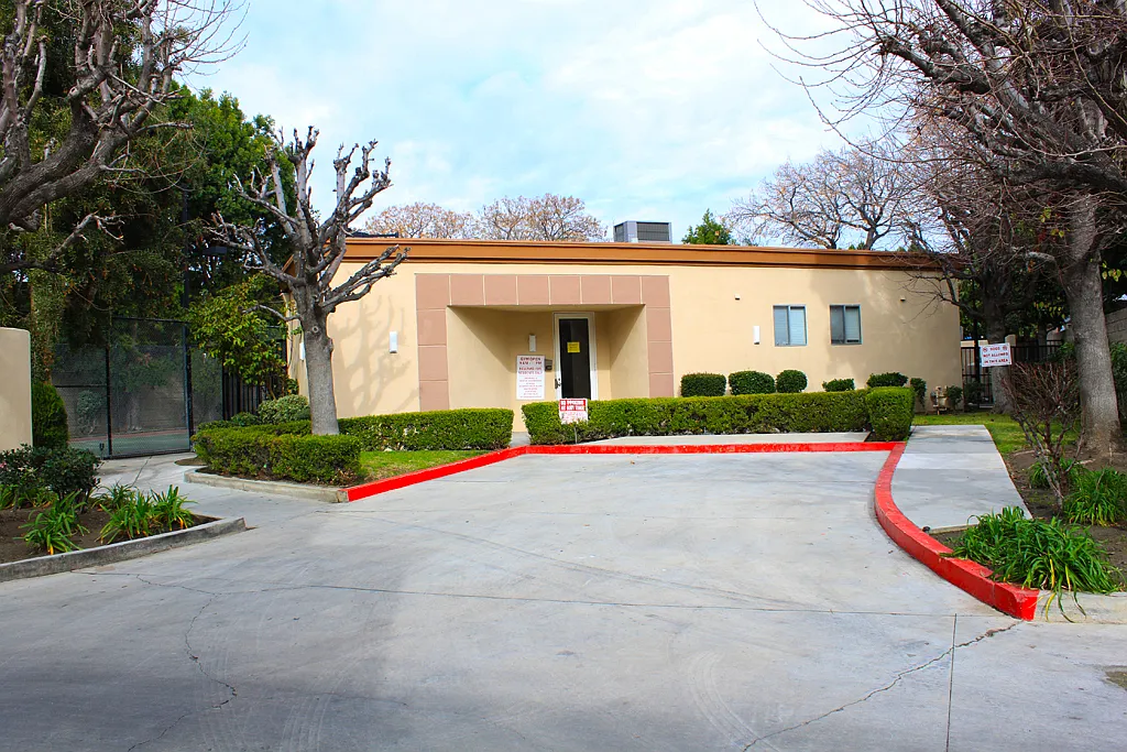 Building Photo - Nordhoff Townhomes