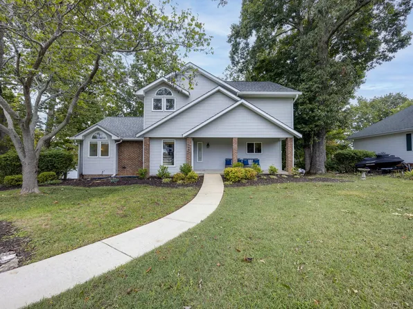 702 Bluff Dr, Winchester, TN 37398