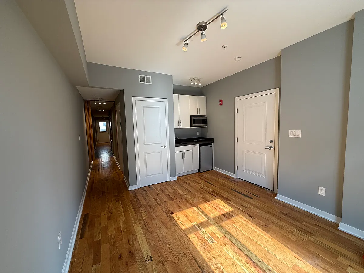 Building Photo - 533 N Budd St #1O