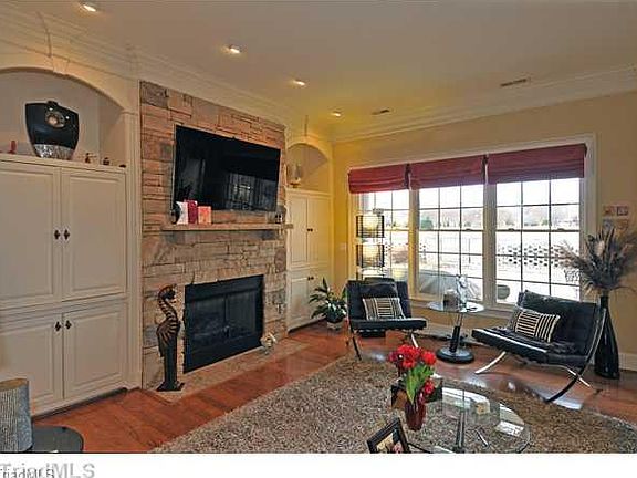 5th image of 283 Orchard Park Dr