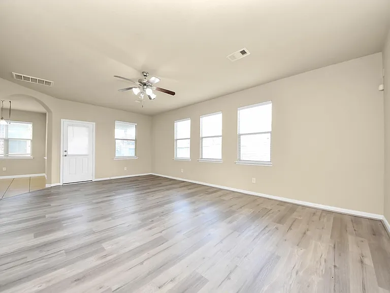 6106 Grassy Haven Ln — Photo 11