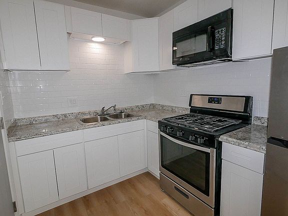 3rd image of 5032 W Point Loma Blvd