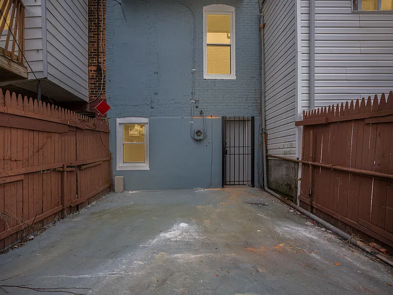 2212 W Fayette St — Photo 19