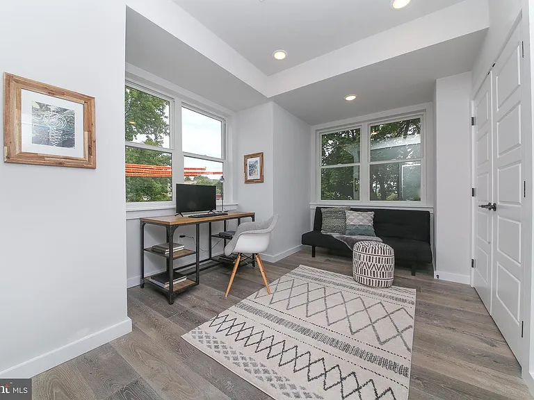 18 W Phil Ellena St #B2 — Photo 11
