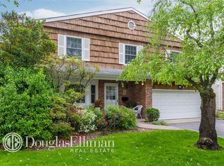 16 Marlin Ln, Port Washington, NY 11050