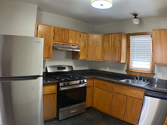 3rd image of 617 Crestmoore Pl #D