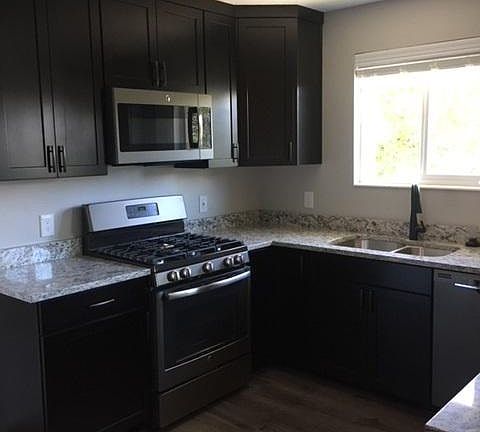 3rd image of 2130 E Logan Ave