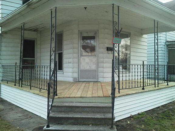 3rd image of 1063 Middlebury St
