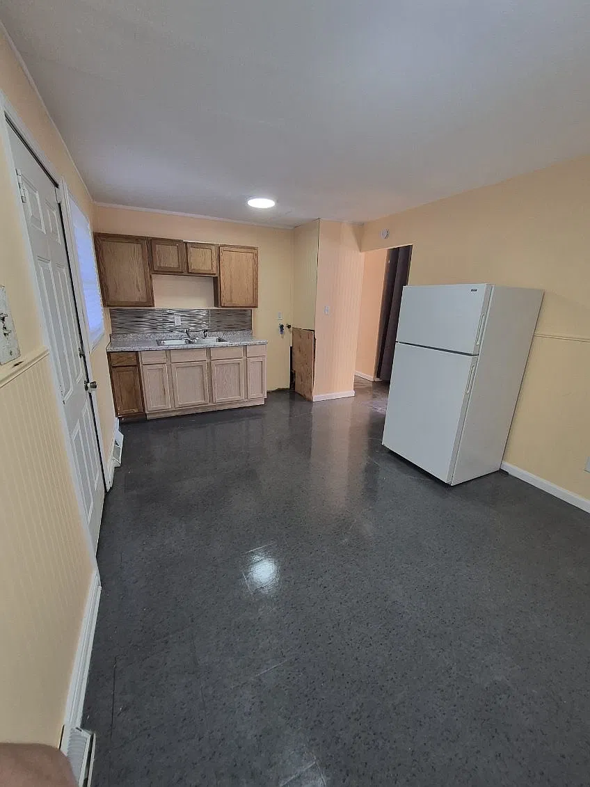 3 bed, 1200 sqft, $1,200 — Photo 2