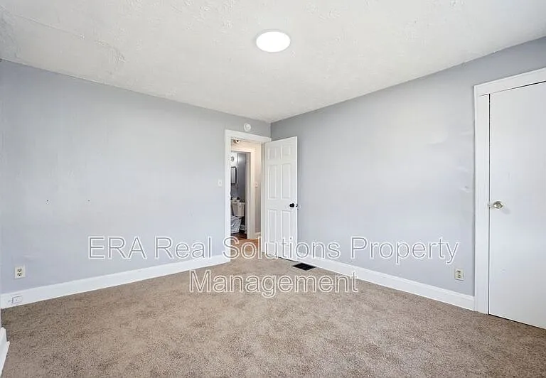 1575 E Cordell Ave — Photo 22