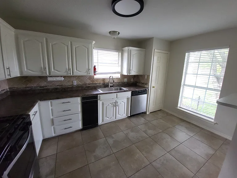 1109 Westgrove Dr — Photo 3