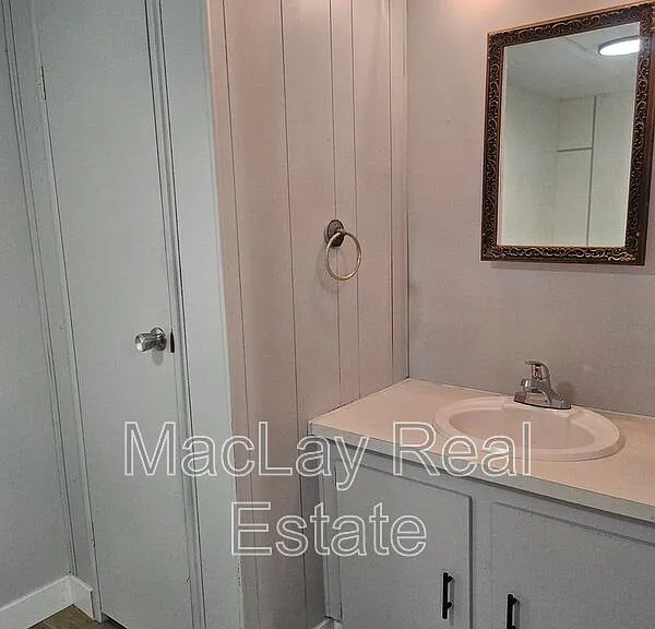 901 S 95th St — Photo 8
