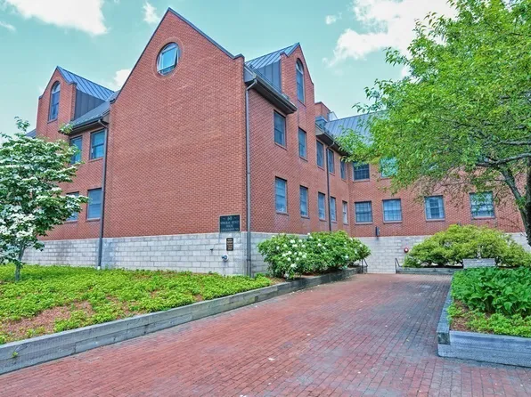 60 E Central St APT 204, Natick, MA 01760