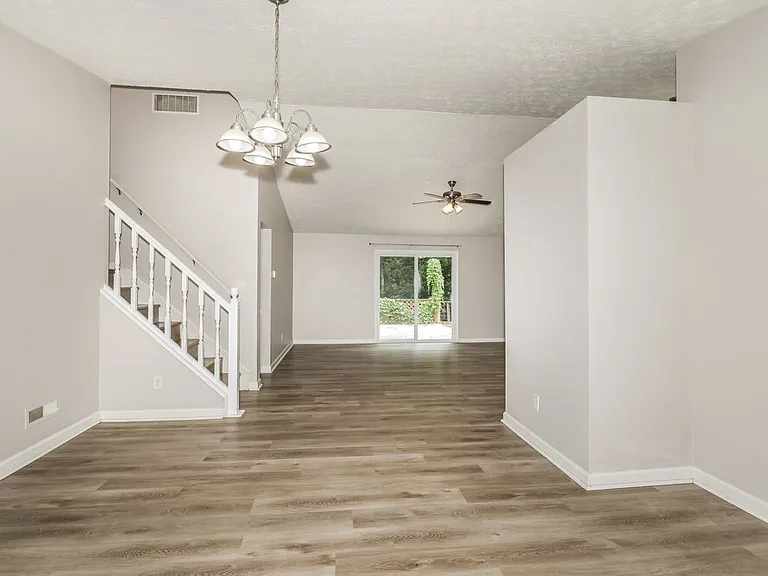 1531 Creekside Ln — Photo 9