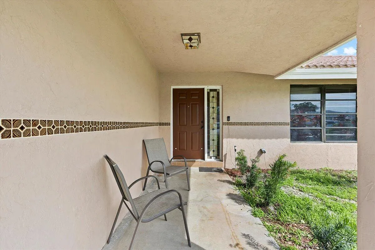 3 bed, 2.0 bath, 1798 sqft, $8,000 — Photo 4