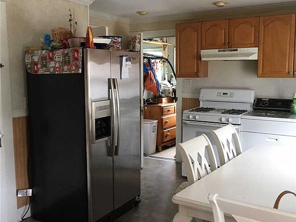 4th image of 354 Sweezy Ave