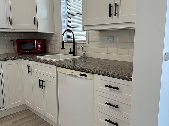 5th image of 9440 SW 8th St APT 403