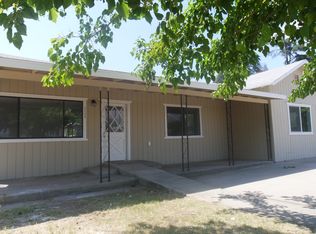 1133 Holden Ave, Dinuba, CA 93618