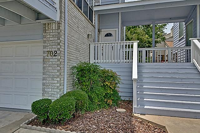 1st image of 702 Oakbrook Dr