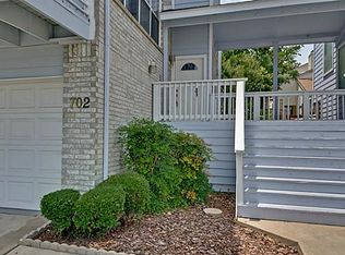702 Oakbrook Dr, Lewisville, TX 75057
