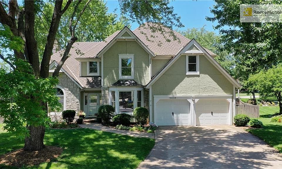 Beautiful 2-story home on cul-de-sac lot.