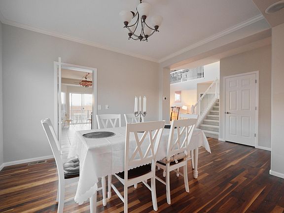 Formal dinning room