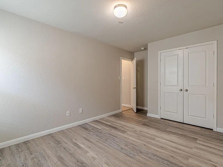 229 Holland Park — Photo 4