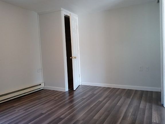 5th image of 121 Oxford St N #2