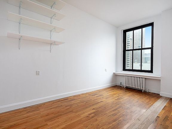 4th image of 335 Greenwich St